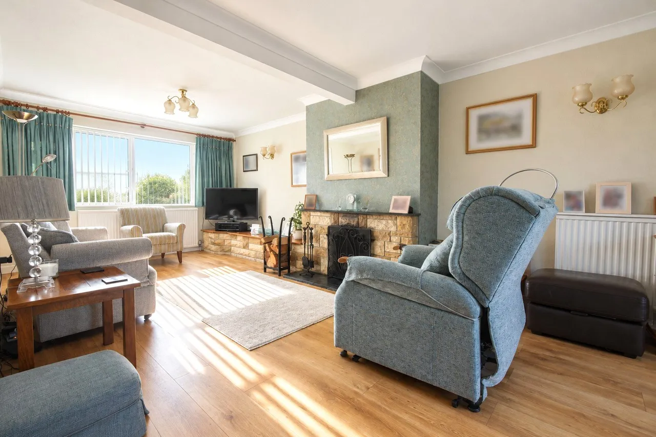 Newnham Road, Hook, RG27, photo 3