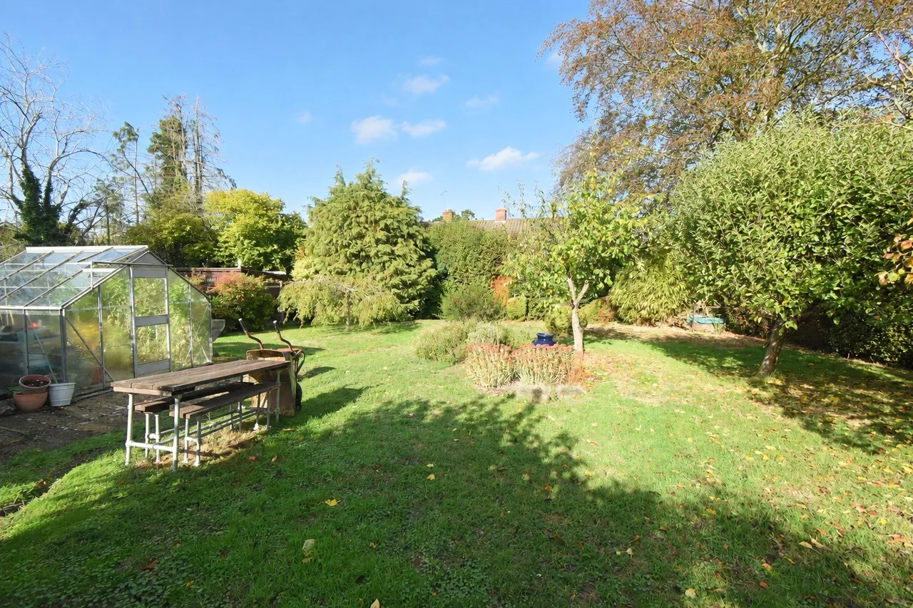 Newnham Road, Hook, RG27, photo 10