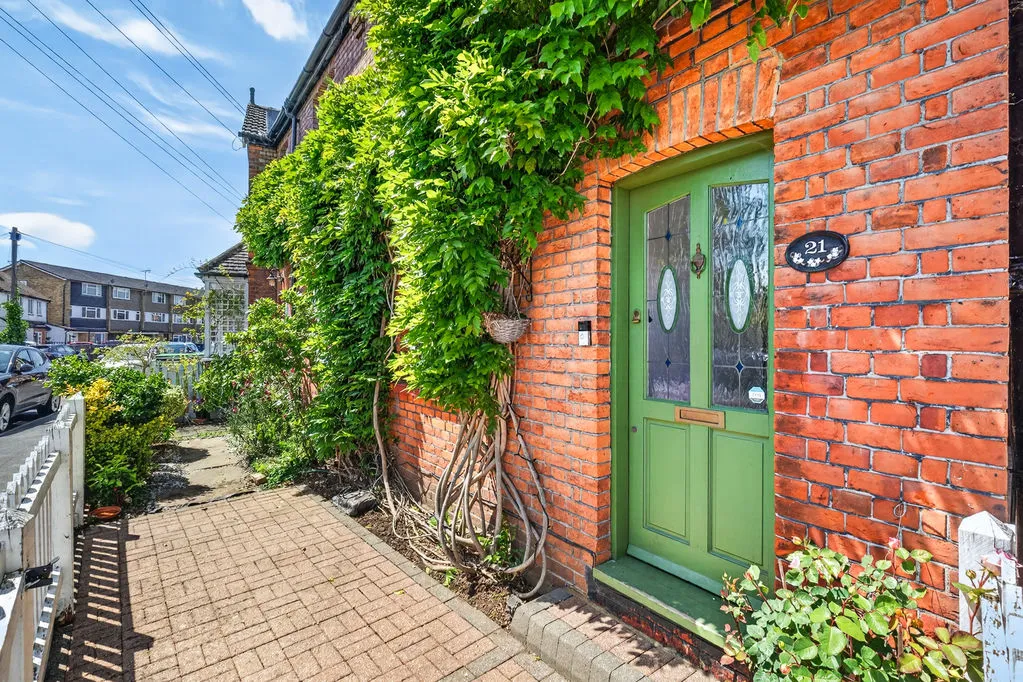 Binfield Road, Byfleet KT14 7PN, photo 25