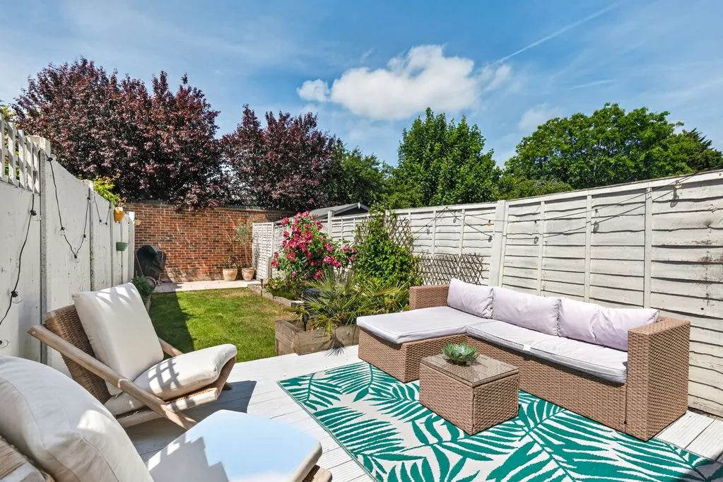 Binfield Road, Byfleet KT14 7PN, photo 3