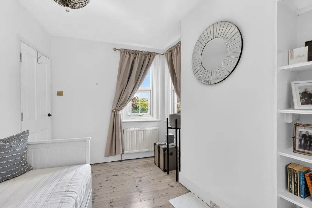 Binfield Road, Byfleet KT14 7PN, photo 20
