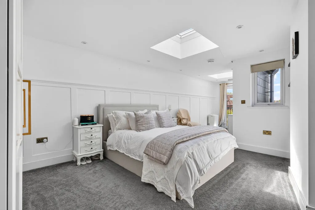 Binfield Road, Byfleet KT14 7PN, photo 17