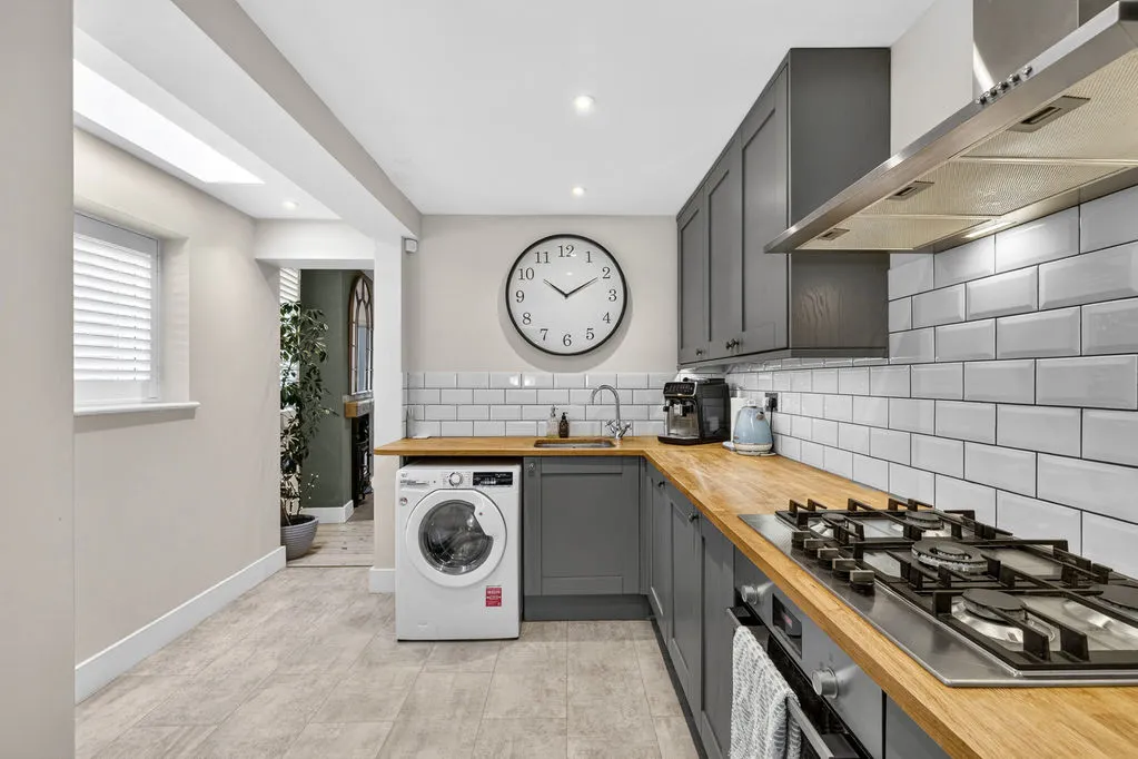 Binfield Road, Byfleet KT14 7PN, photo 7