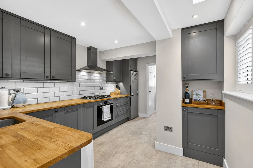 Binfield Road, Byfleet KT14 7PN, photo 6