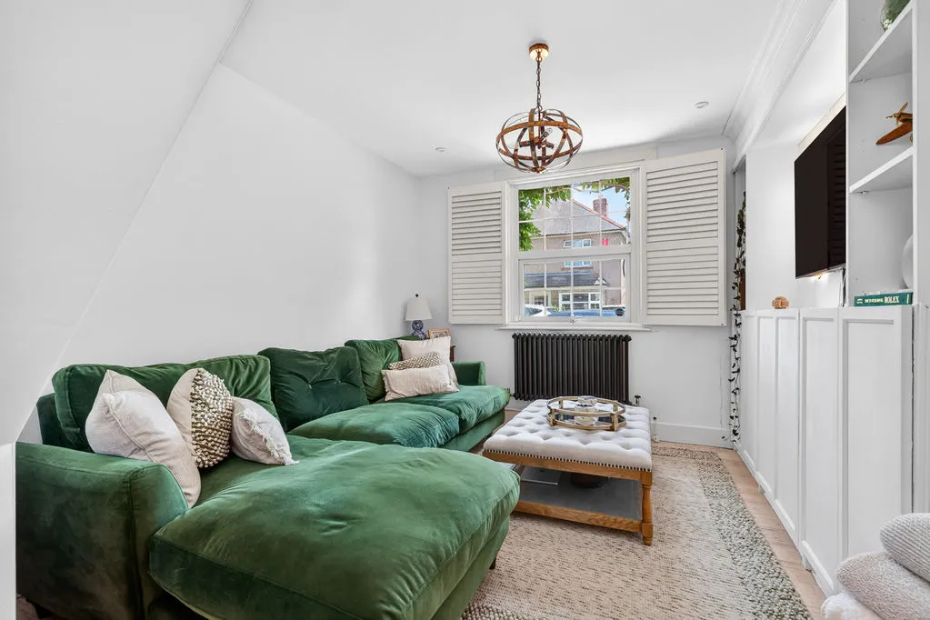 Binfield Road, Byfleet KT14 7PN, photo 4