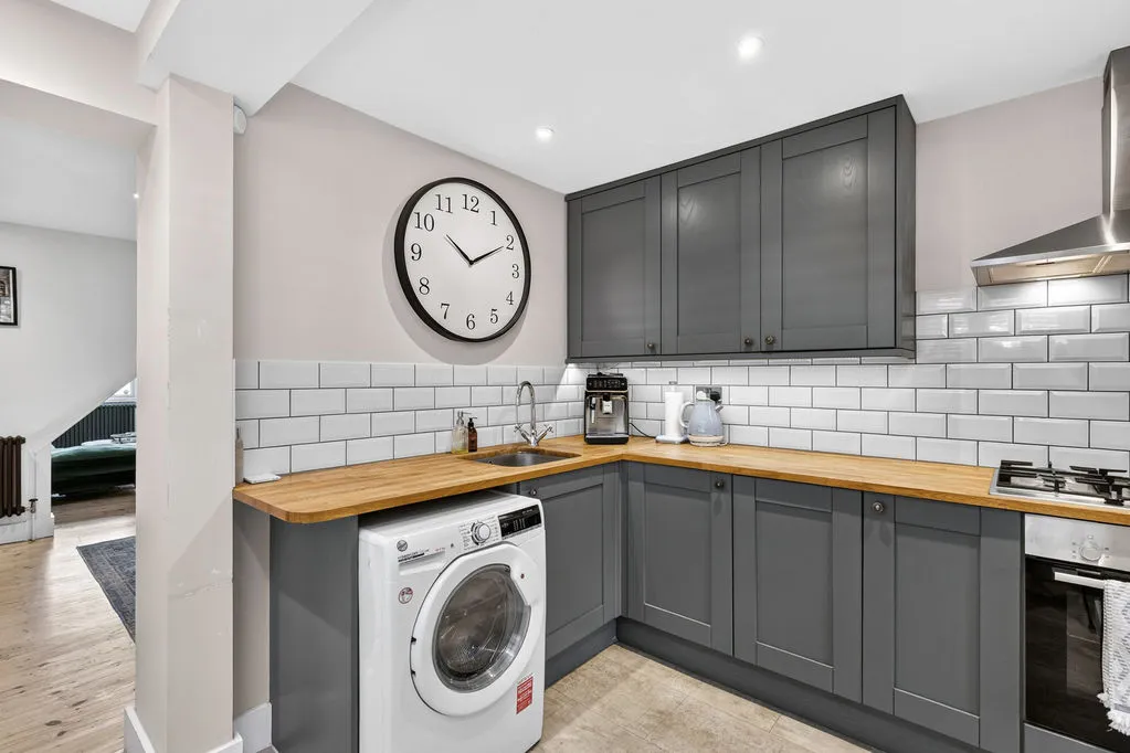 Binfield Road, Byfleet KT14 7PN, photo 8