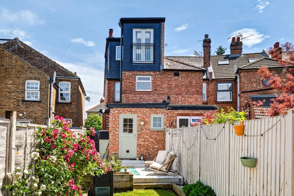 Binfield Road, Byfleet KT14 7PN, photo 2