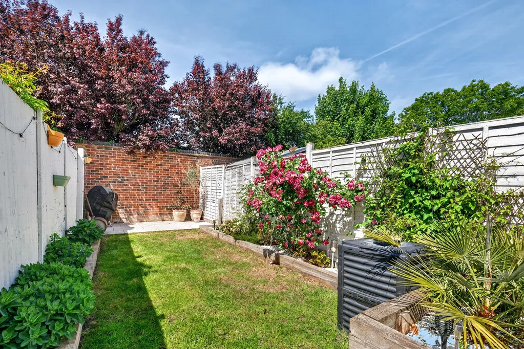 Binfield Road, Byfleet KT14 7PN, photo 22