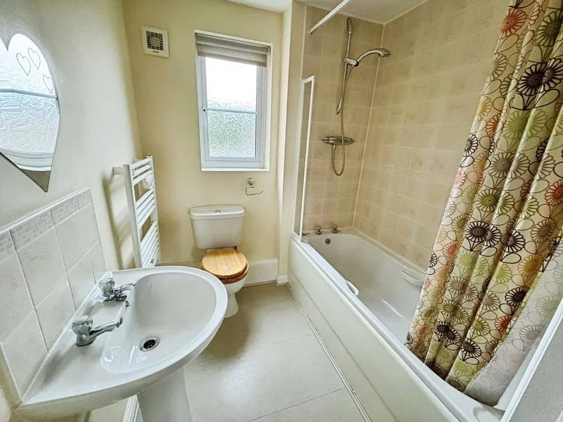 Newcastle Upon Tyne NE12 6DL, NE12, photo 5