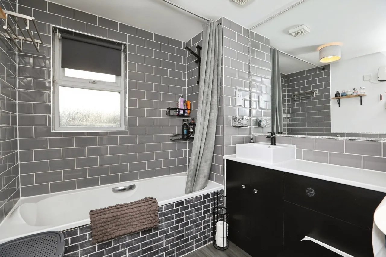 Amethyst Drive, Sittingbourne, Kent, ME10, photo 2