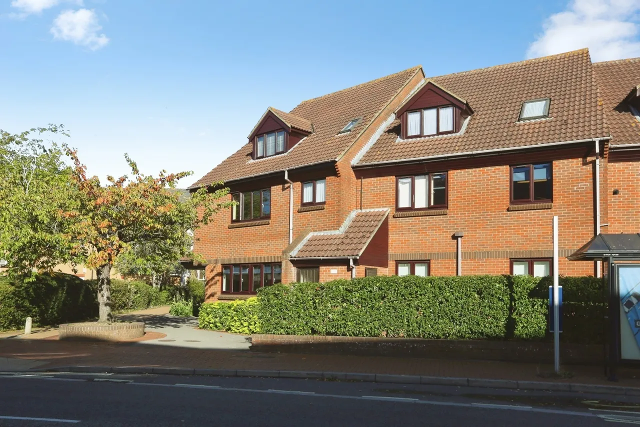 1 bed flat for sale, Oakmount Road, Chandler's Ford, SO53