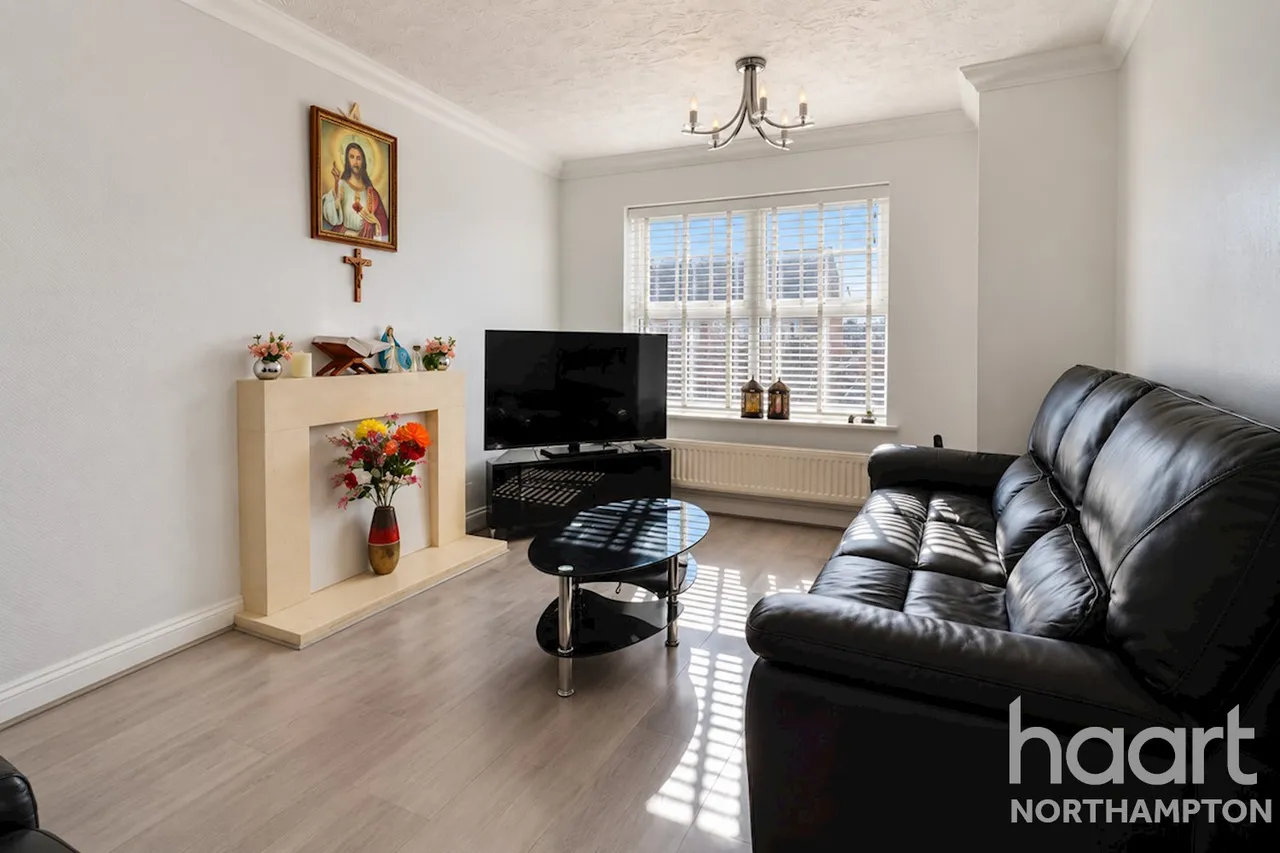 Campanula Close, Northampton, NN3, photo 2