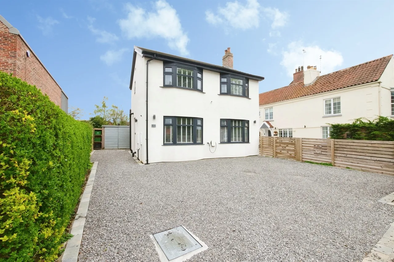 3 bed house for sale — The Village, Strensall, York
