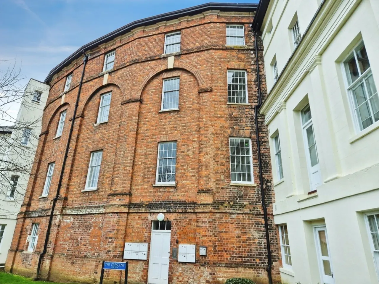 2 bed flat to rent, The Crescent, Gloucester, GL1