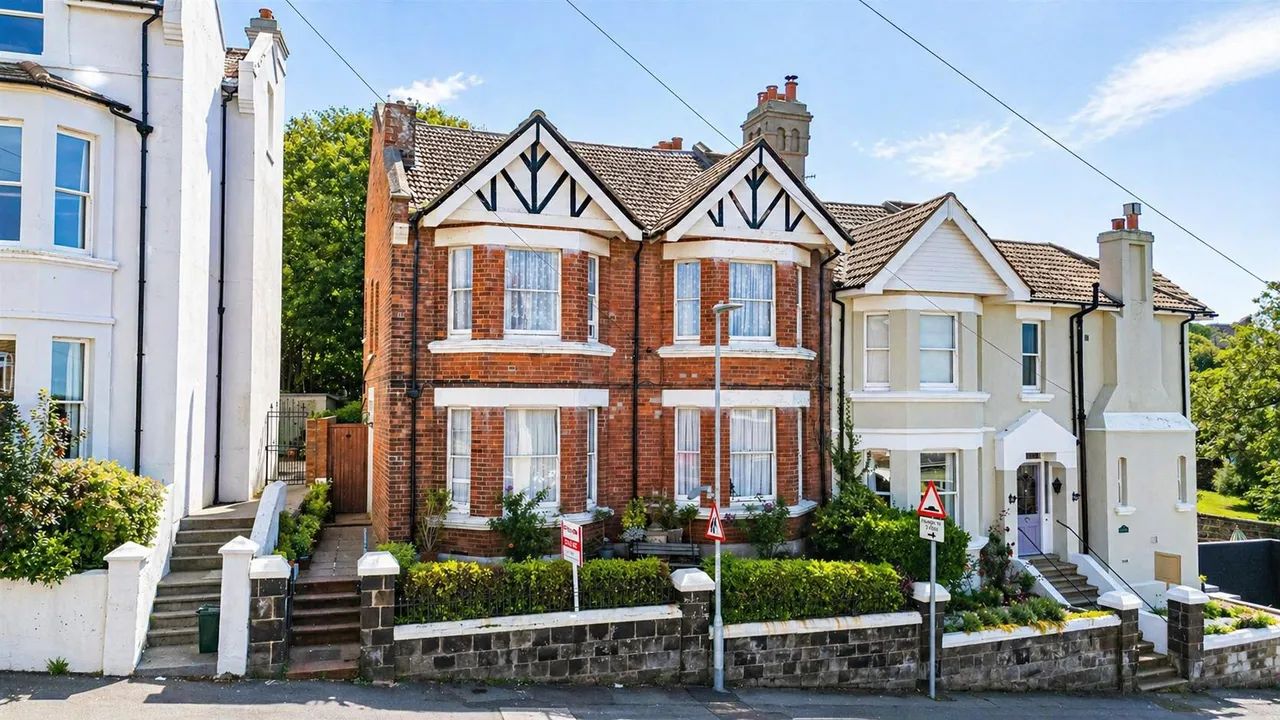 6 bed house for sale, Wellington Road, Hastings
