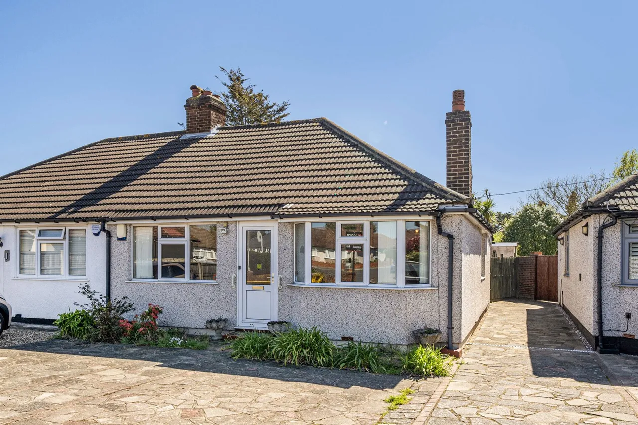 2 bed house for sale — The Quadrant, DA7