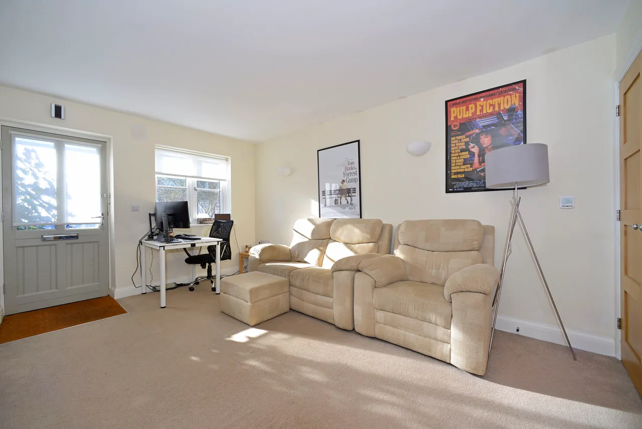 Langborough Court, Godalming, GU7, photo 2