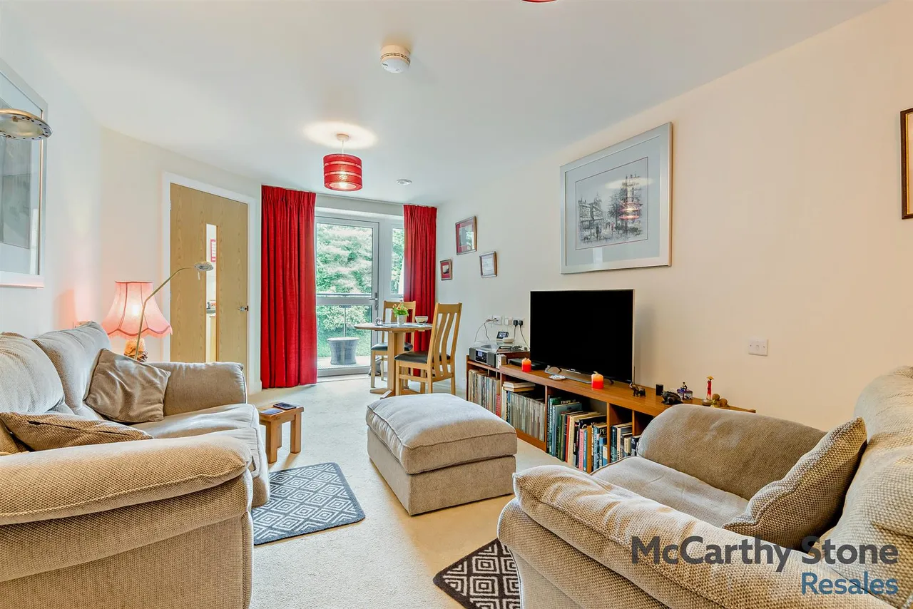 Lowry Way, Swindon, SN3, photo 4