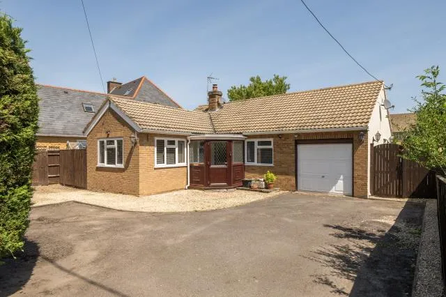 2 bed house for sale, Abingdon Road, Standlake, OX29
