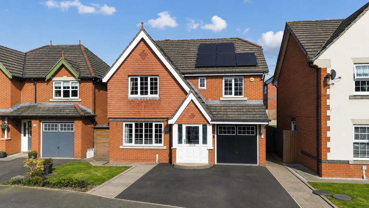 4 bed house for sale — Delph Hollow Way, St. Helens, WA9 5GP
