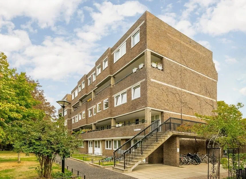 2 bed flat for sale, Justin Close, Brentford, TW8