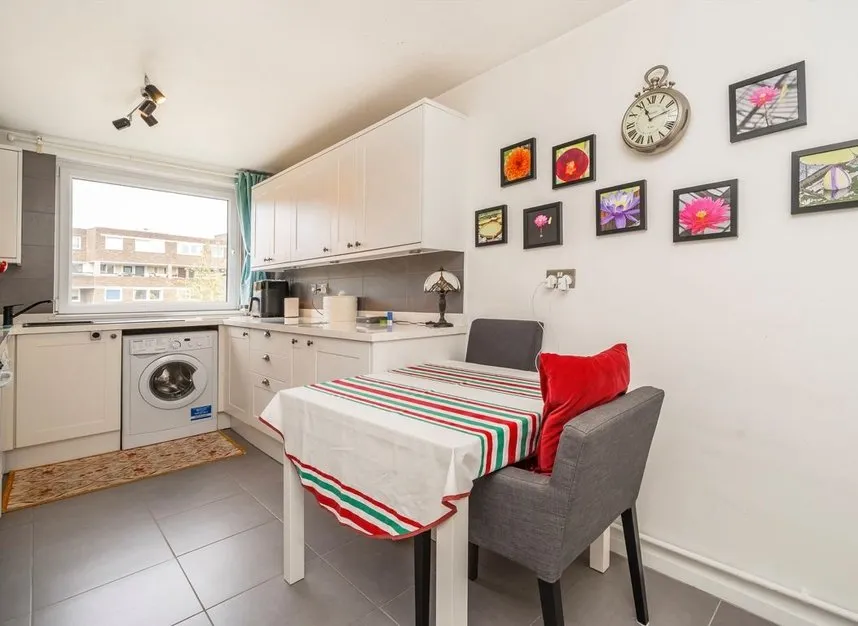 Justin Close, Brentford, TW8, photo 4