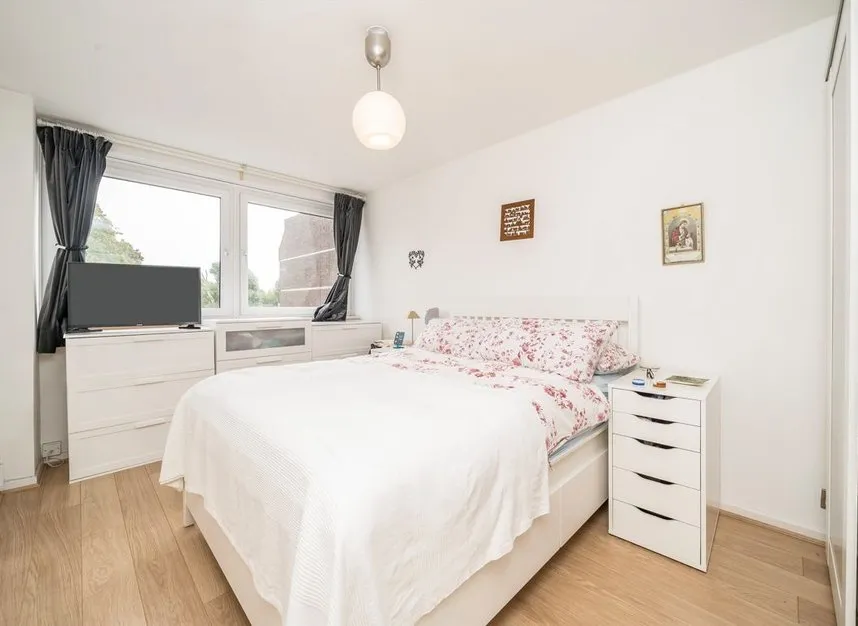 Justin Close, Brentford, TW8, photo 5