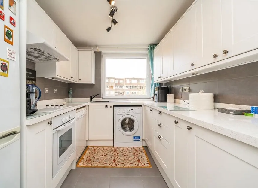 Justin Close, Brentford, TW8, photo 3
