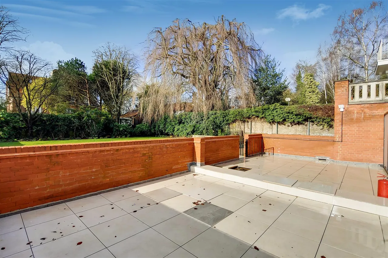 Fitzjohns Avenue, London, photo 19