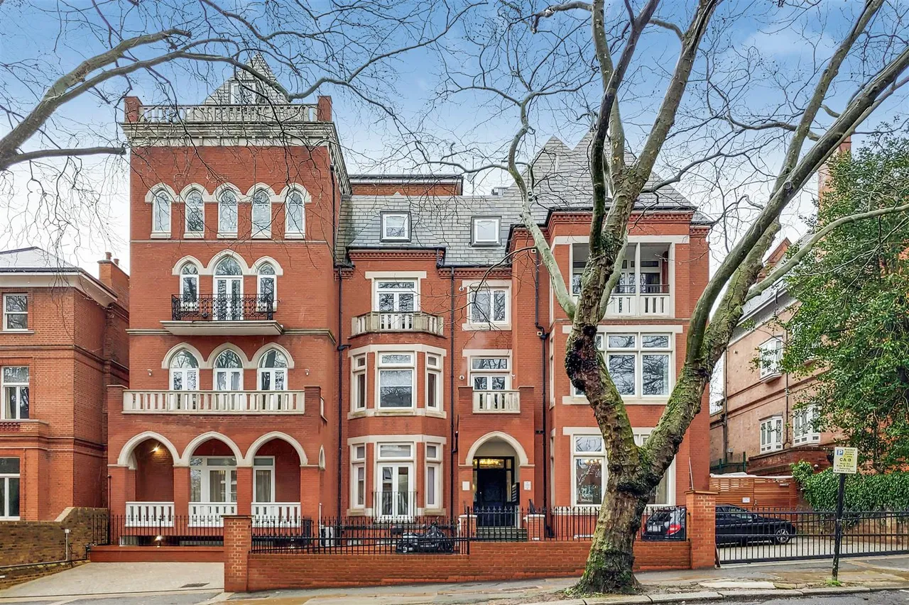 Fitzjohns Avenue, London, photo 12