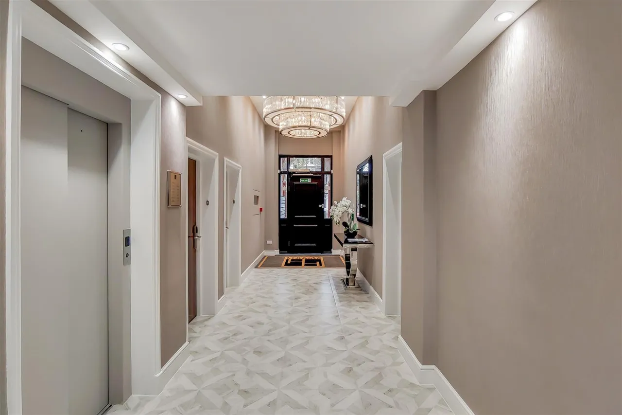 Fitzjohns Avenue, London, photo 11