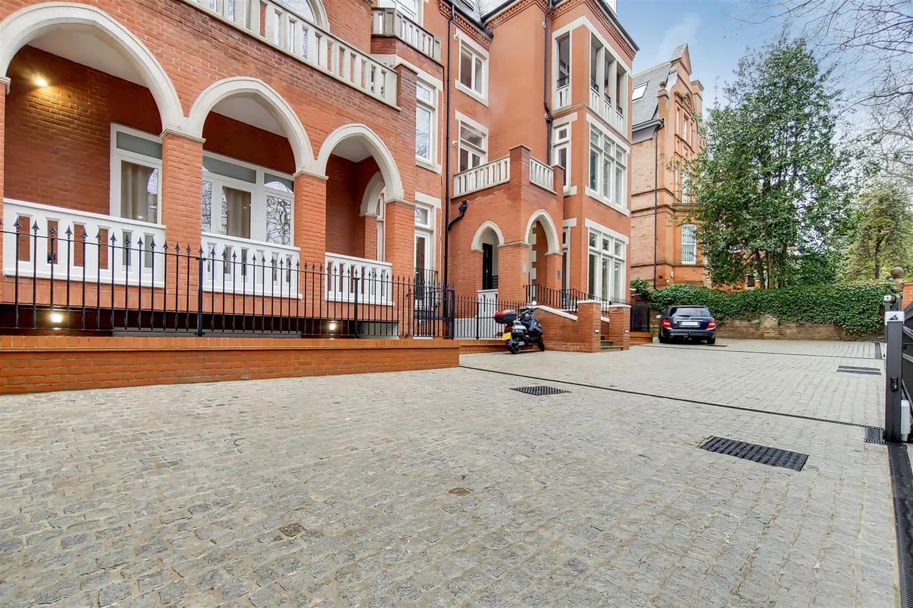 Fitzjohns Avenue, London, photo 14