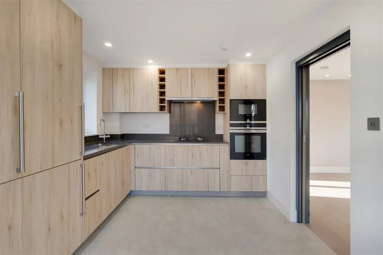Fitzjohns Avenue, London, photo 3