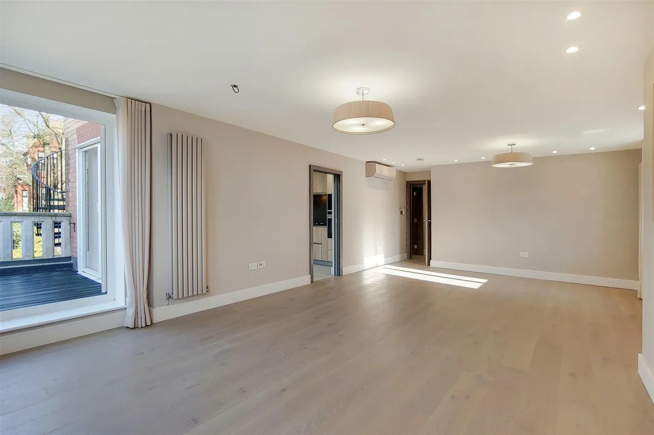 2 bed flat to rent — Fitzjohns Avenue, London