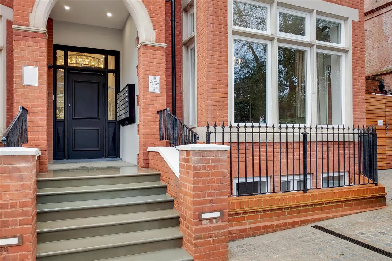 Fitzjohns Avenue, London, photo 13