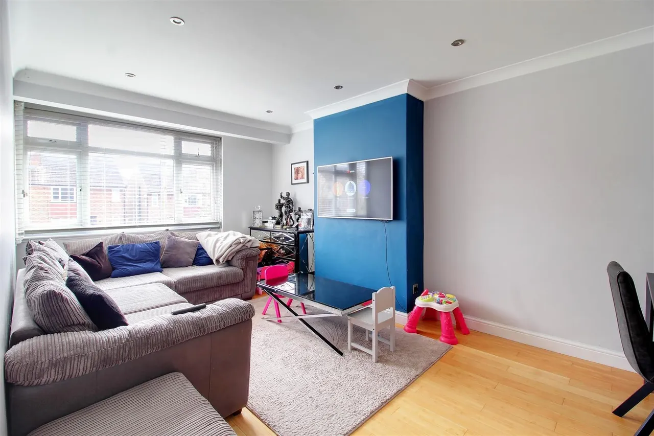 Hill Court, Hill Rise, Potters Bar EN6 2RP, photo 4