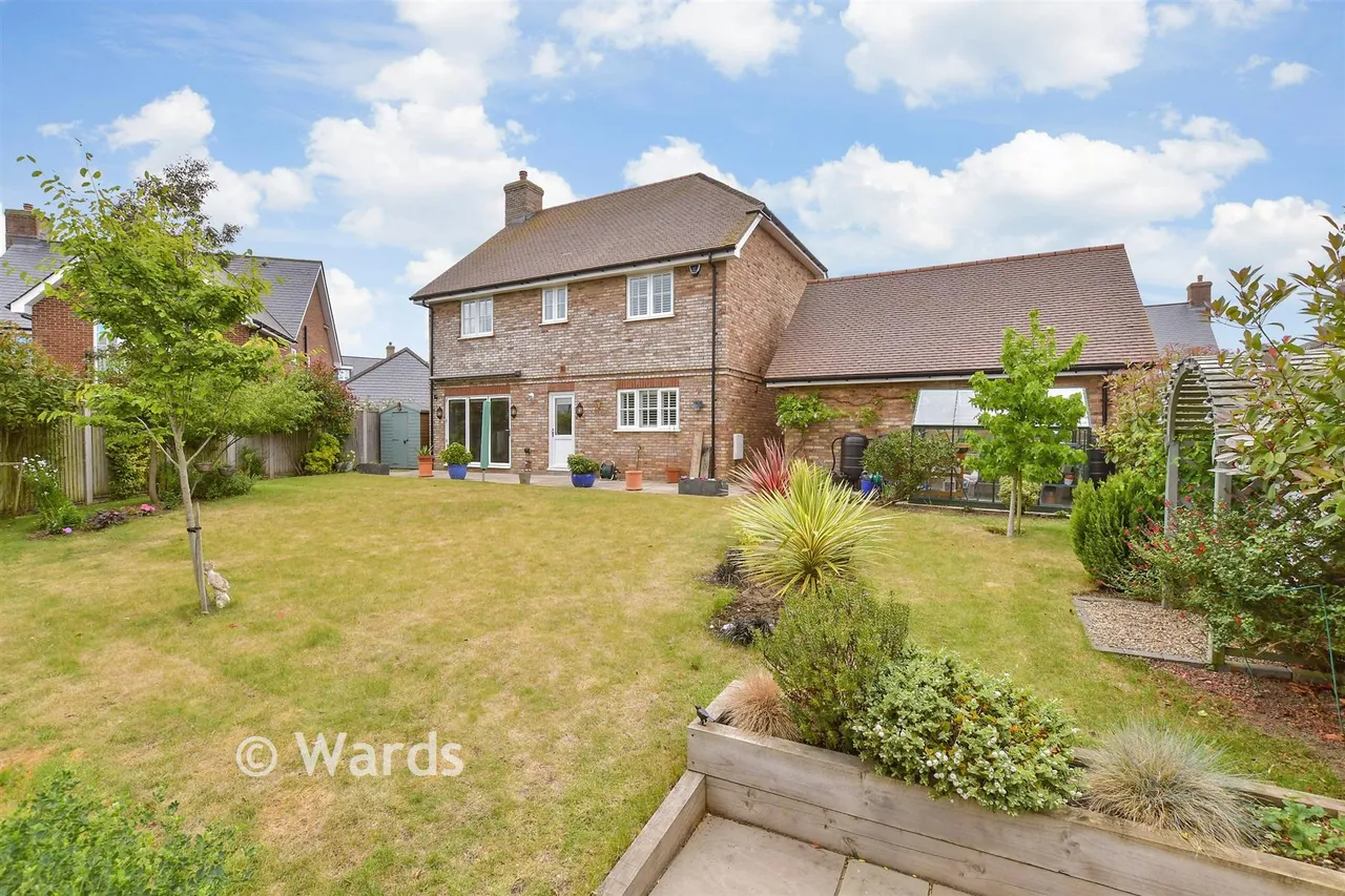 St. Crispin Close, Worth, CT14, photo 2
