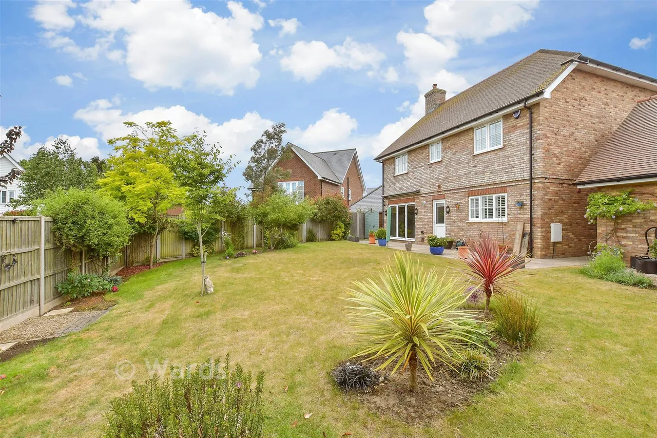 St. Crispin Close, Worth, CT14, photo 12