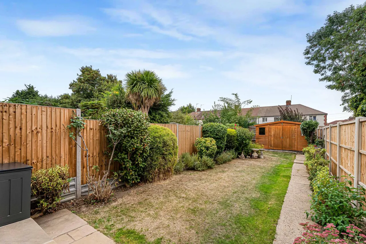 Pembroke Avenue, Enfield, EN1, photo 15