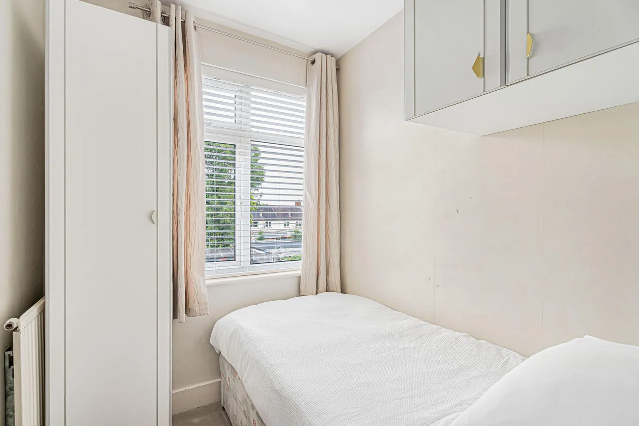 Pembroke Avenue, Enfield, EN1, photo 11