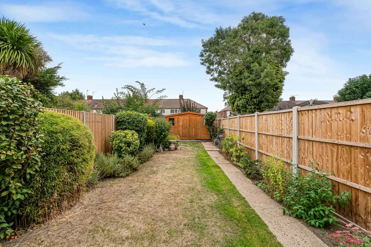 Pembroke Avenue, Enfield, EN1, photo 2