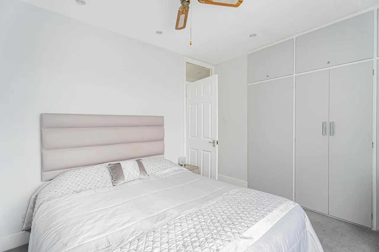 Pembroke Avenue, Enfield, EN1, photo 20