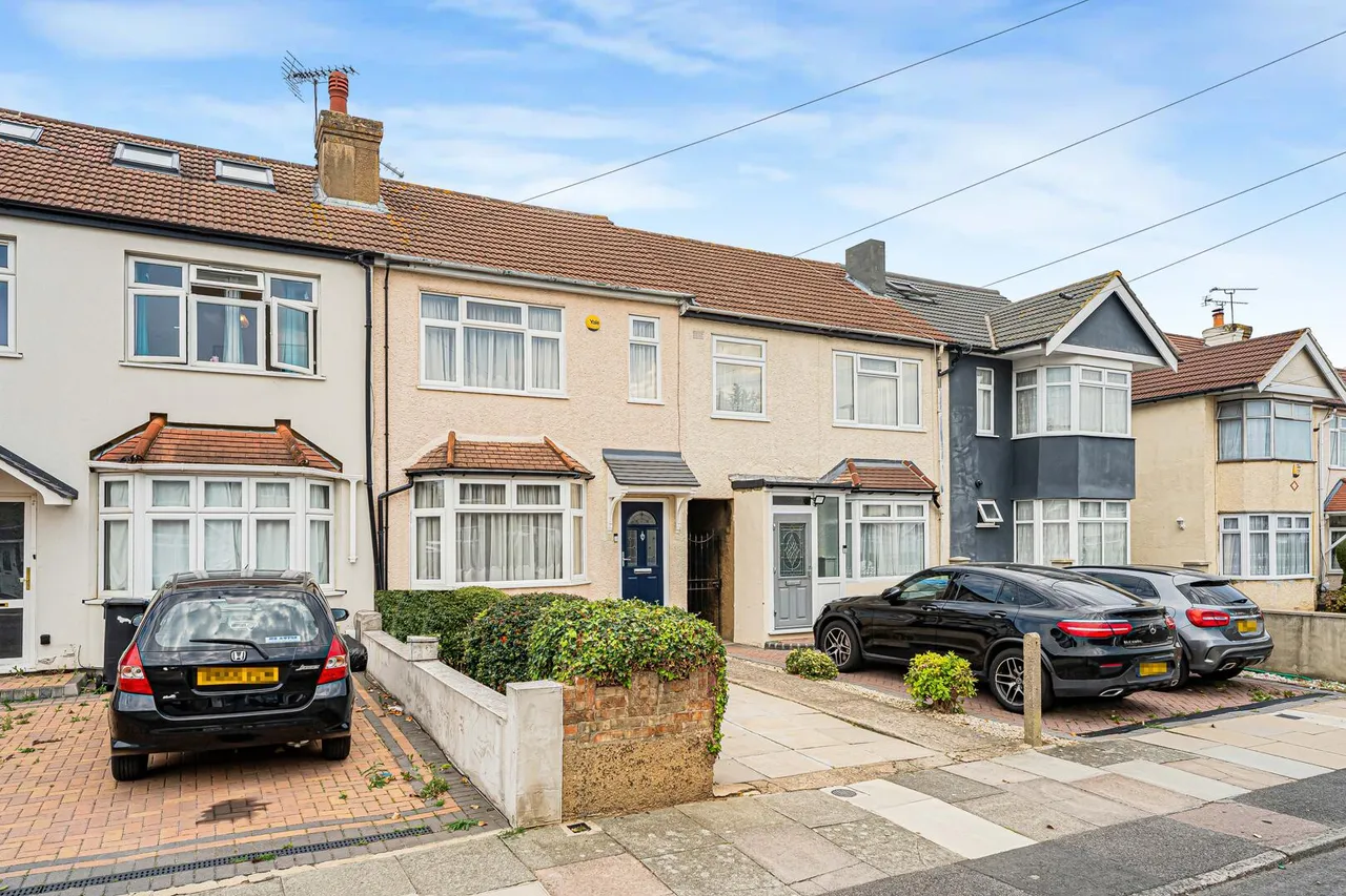 Pembroke Avenue, Enfield, EN1, photo 23