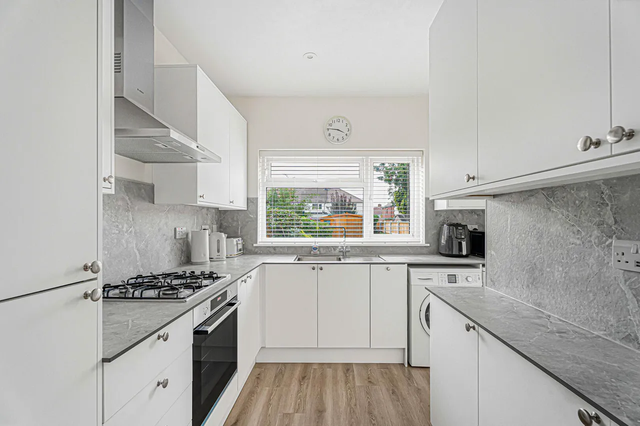 Pembroke Avenue, Enfield, EN1, photo 6