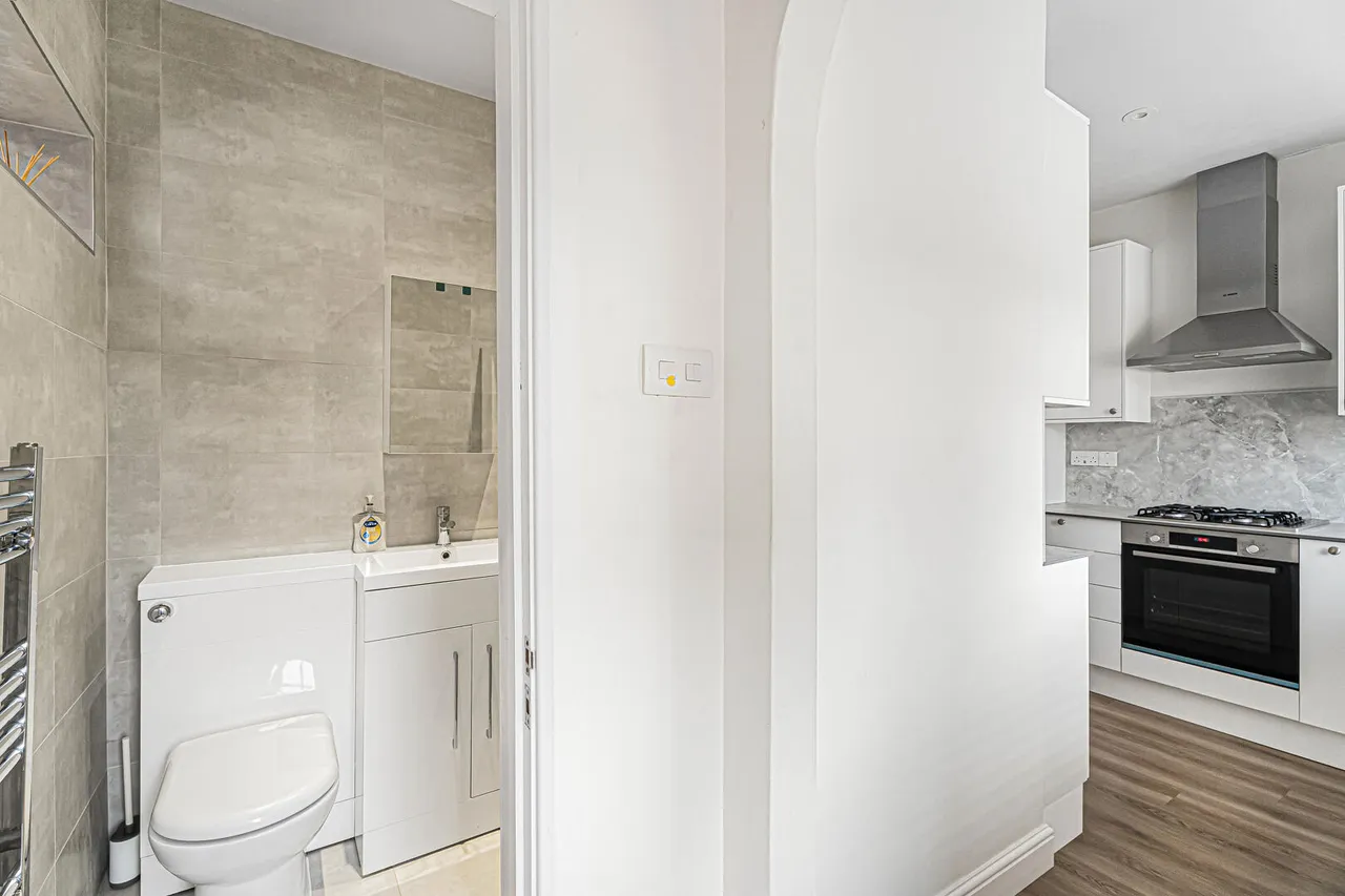Pembroke Avenue, Enfield, EN1, photo 18