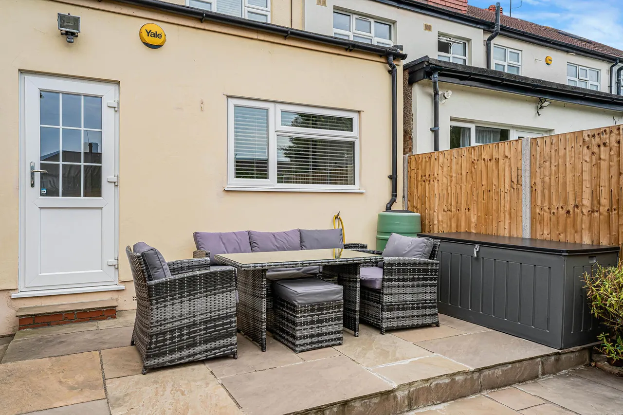Pembroke Avenue, Enfield, EN1, photo 17