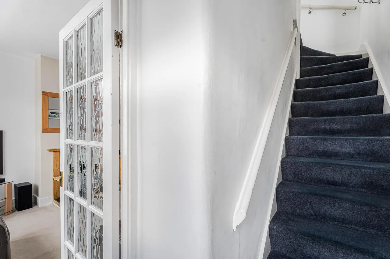 Pembroke Avenue, Enfield, EN1, photo 22