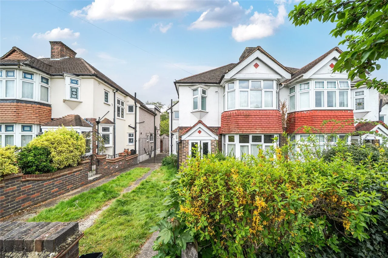 3 bed house for sale — Cavendish Way, West Wickham, BR4