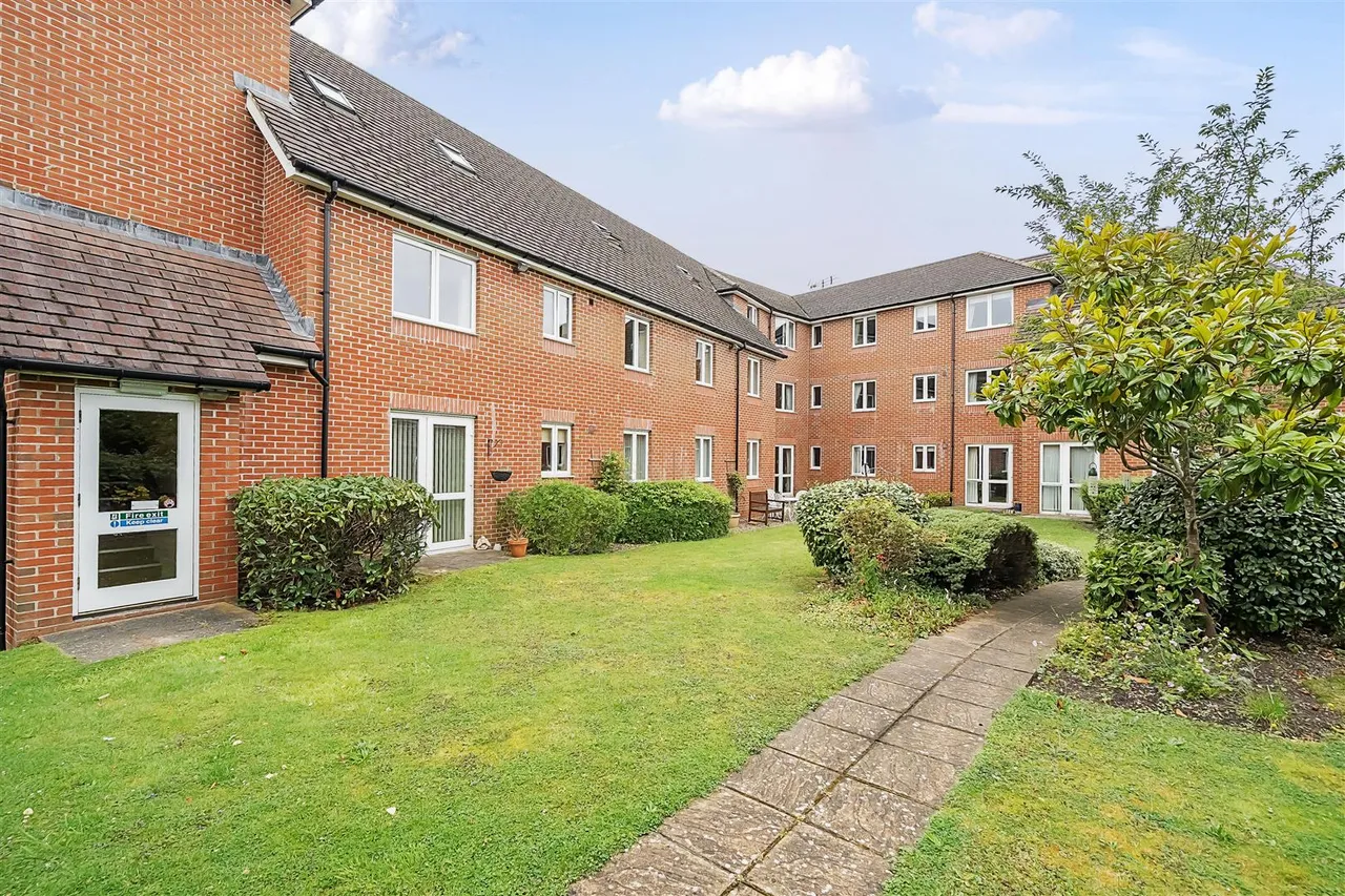 Warwick Road, Solihull, B92, photo 9