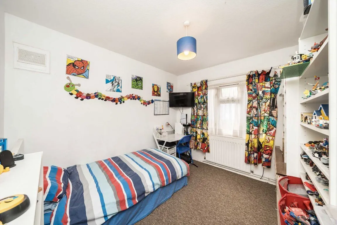 Bridge Close, TW11, photo 5
